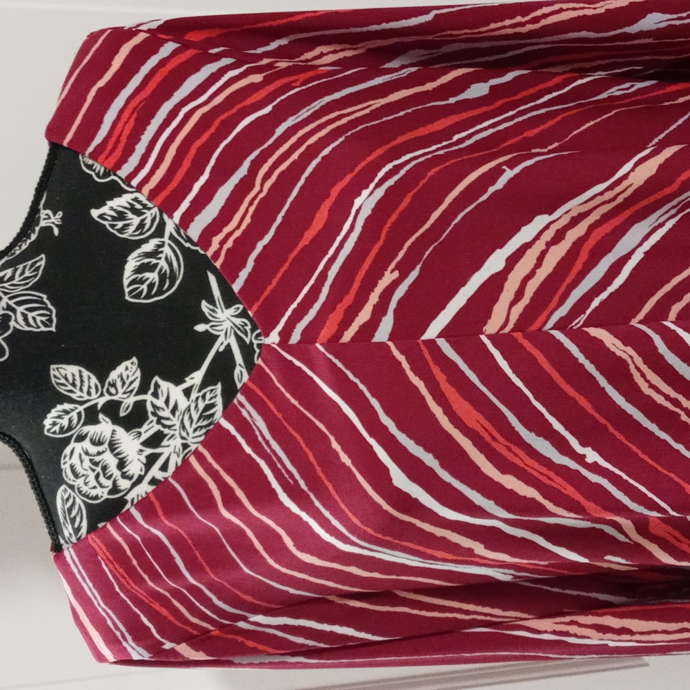 💋Bob Mackie💋 - Red/White Stripe Stretch Knit Tunic Top - Picture 7 of 11